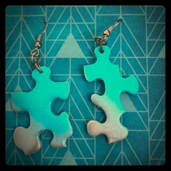 Final Sale!Gorgeous airbrush puzzle earrings - Picture 1 of 1